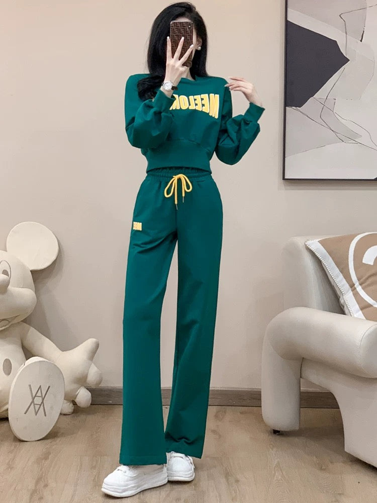Sports and leisure suits for women, new fashionable autumn clothes