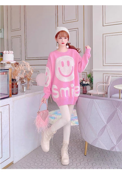 Winter soft and gentle sweater with a smiley face, energetic girly sweet pink lazy style loose mid-length sweater