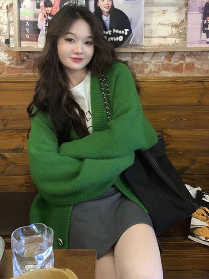 Retro green cardigan sweater jacket women's autumn and winter 2023 new V-neck knitted top showing white loose lazy style