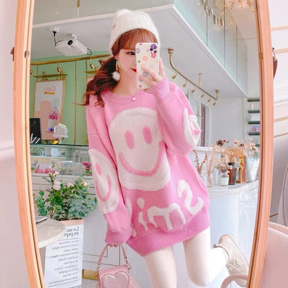 Winter soft and gentle sweater with a smiley face, energetic girly sweet pink lazy style loose mid-length sweater