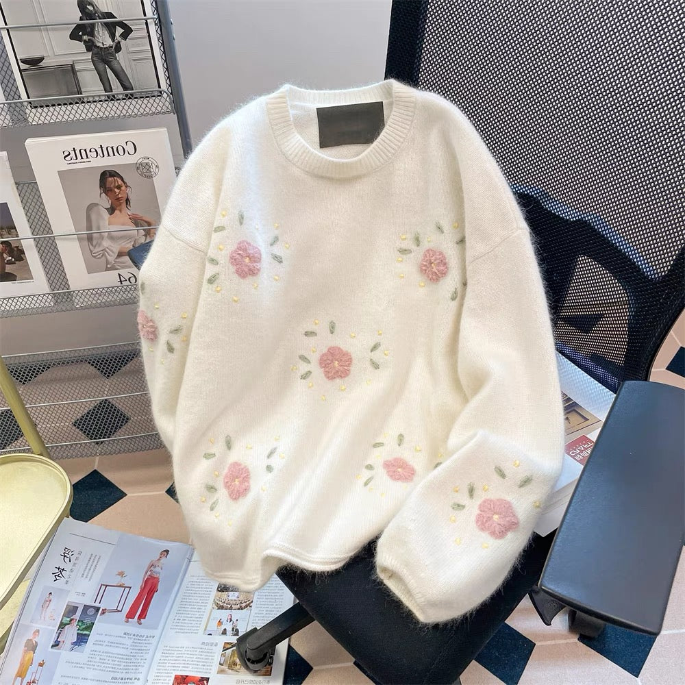 High-grade and beautiful flower embroidered raccoon fleece sweater for men and women in autumn and winter, sweet and small, knitted tops for inner wear