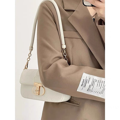 White bag women's summer 2023 new French niche designer underarm baguette bag high-end one-shoulder Messenger bag