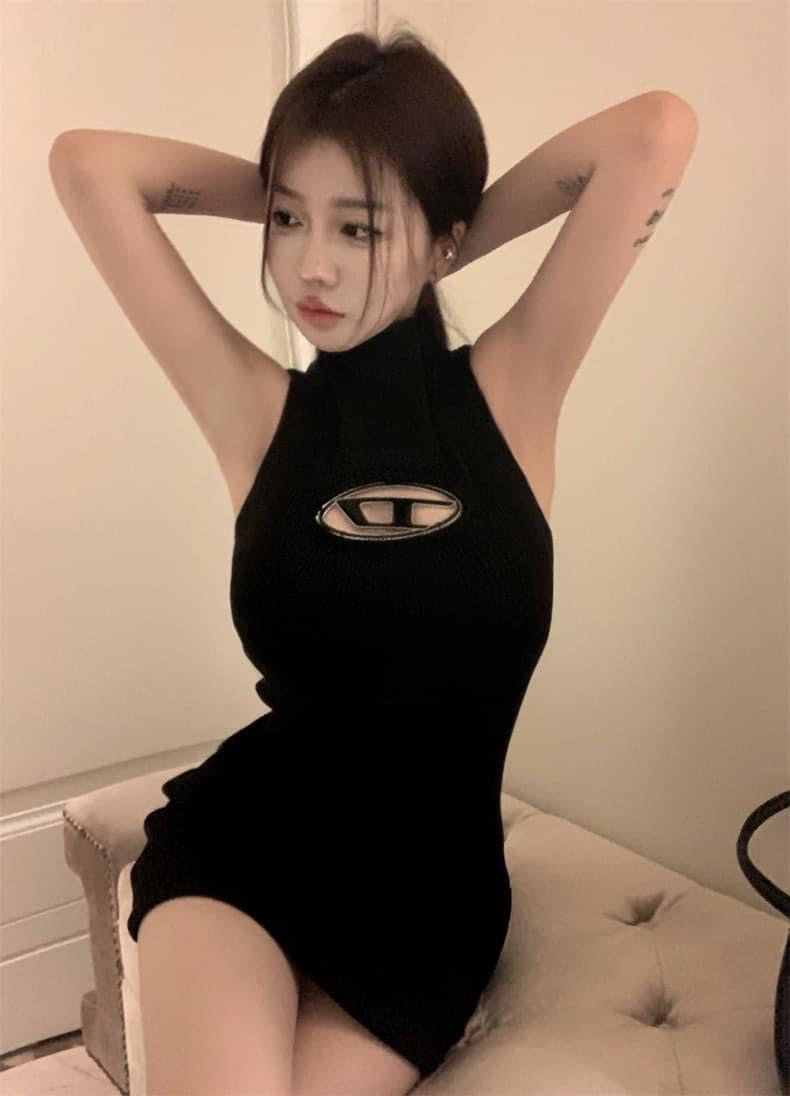 Summer pure desire sexy hot girl hanging neck sleeveless knitted dress female high-end design sense of thin package hip short skirt