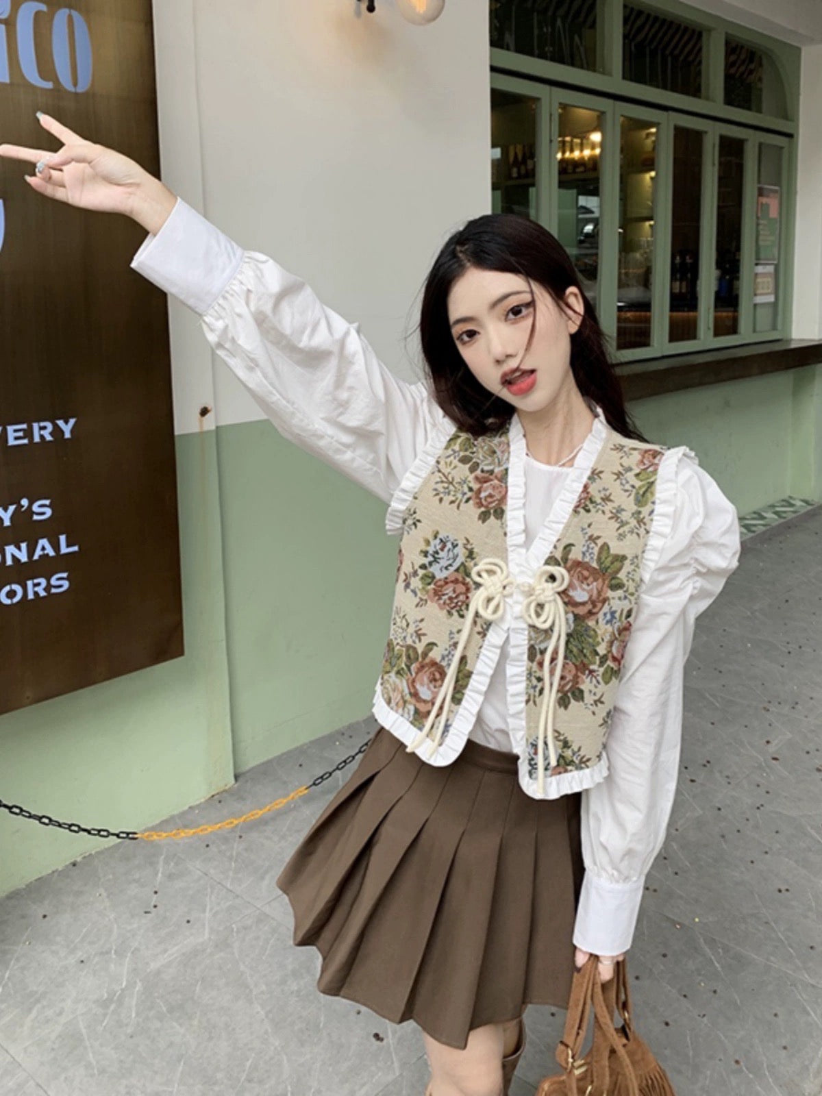 Retro embroidery lace straps high-end waistcoat long-sleeved shirt women's autumn 2023 new fashion suit