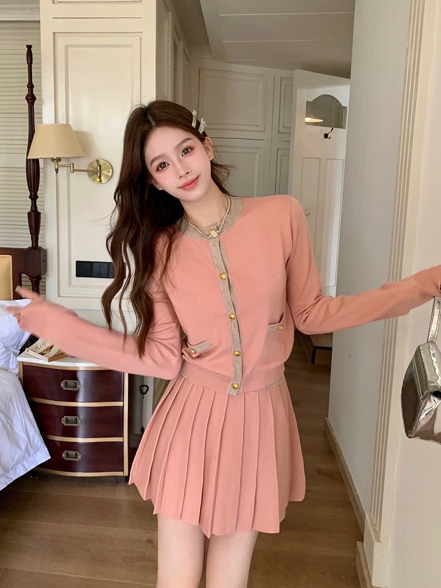 Xiaoxiangfeng long-sleeved color-blocking knitted cardigan high waist pleated A-line skirt female autumn new fashion daughter suit