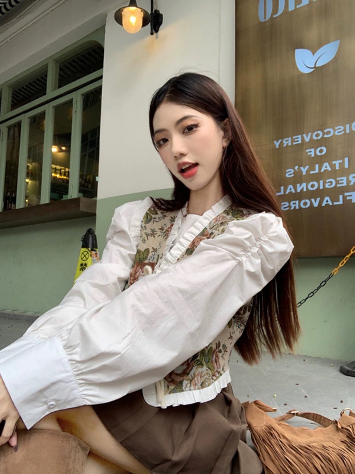 Retro embroidery lace straps high-end waistcoat long-sleeved shirt women's autumn 2023 new fashion suit