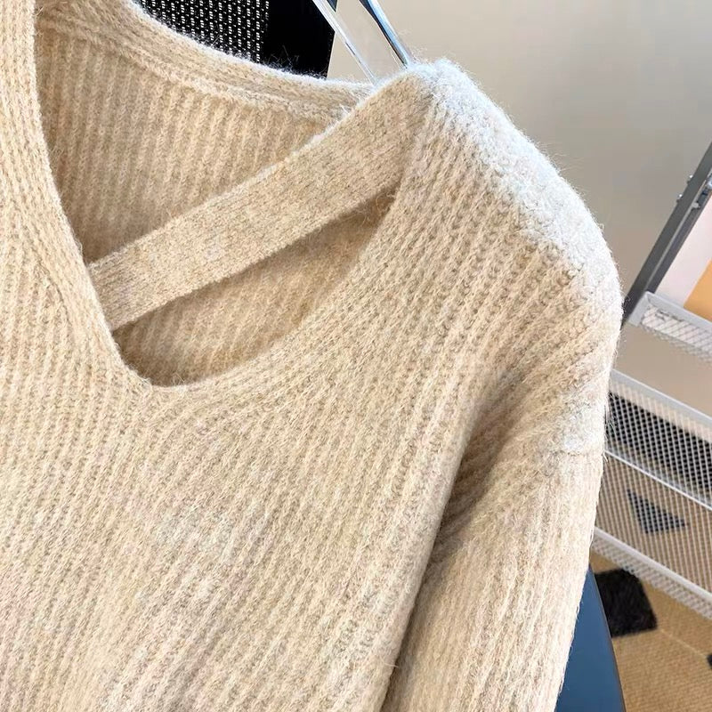 High-end v-neck hollow pullover sweater for women in autumn and winter Korean style thickened design niche lazy style sweater