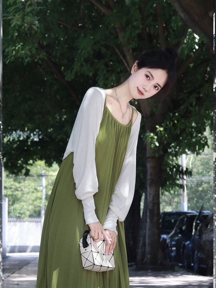 Early autumn new temperament French sunscreen cardigan green white pleated suspender dress two-piece suit female summer