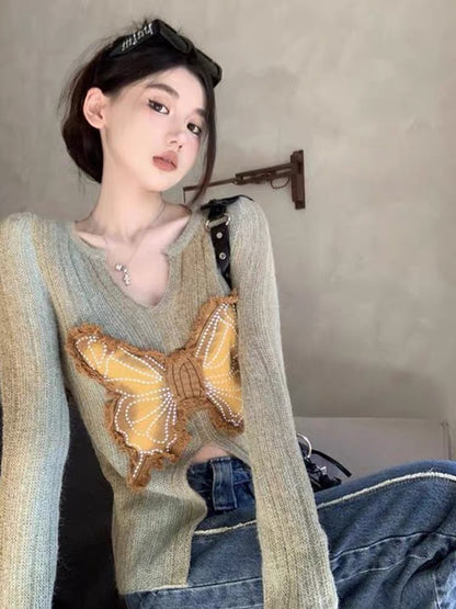 Sweet and cool design with contrasting color stitching and butterfly inner long-sleeved sweater for women in autumn, high-end and chic top