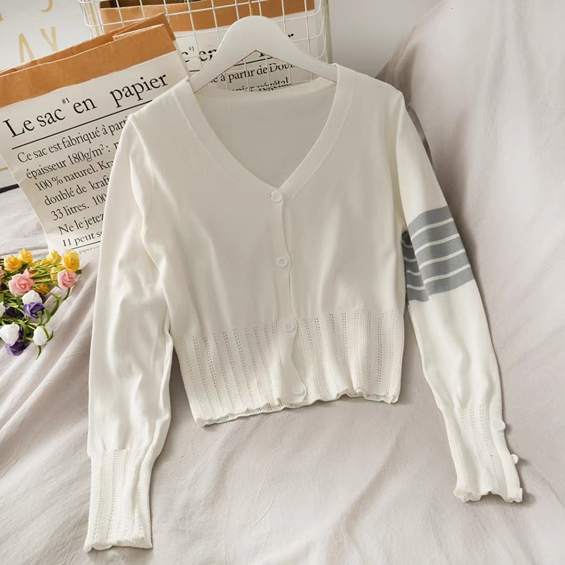 Korean style retro V-neck single-breasted long-sleeved sweater for women 2023 new slim fit, western style and versatile bottoming shirt