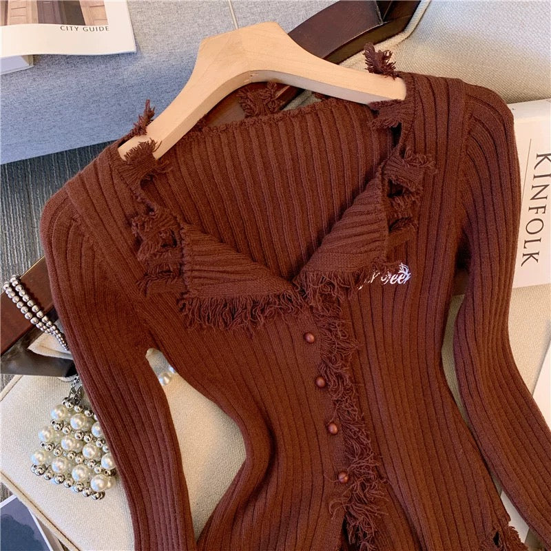 2023 new autumn and winter sweet and spicy style irregular v-neck ripped raw edge solid color slim sweater sweater top