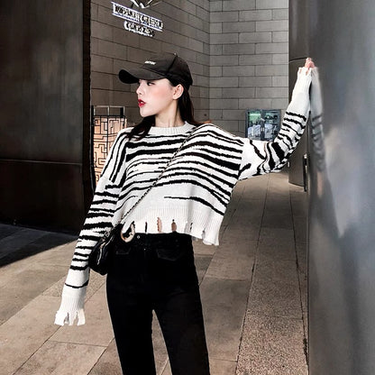 Short long-sleeved striped women's sweater popular 2023 new spring pullover loose lazy style sweater top (B4411)