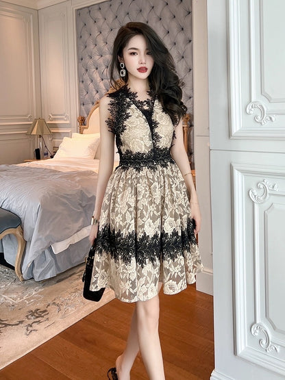 French high-end unique and beautiful lace dress elegant temperament goddess fan waist sleeveless V-neck princess dress