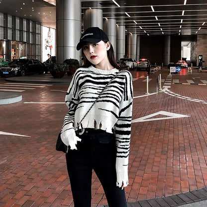 Short long-sleeved striped women's sweater popular 2023 new spring pullover loose lazy style sweater top (B4411)