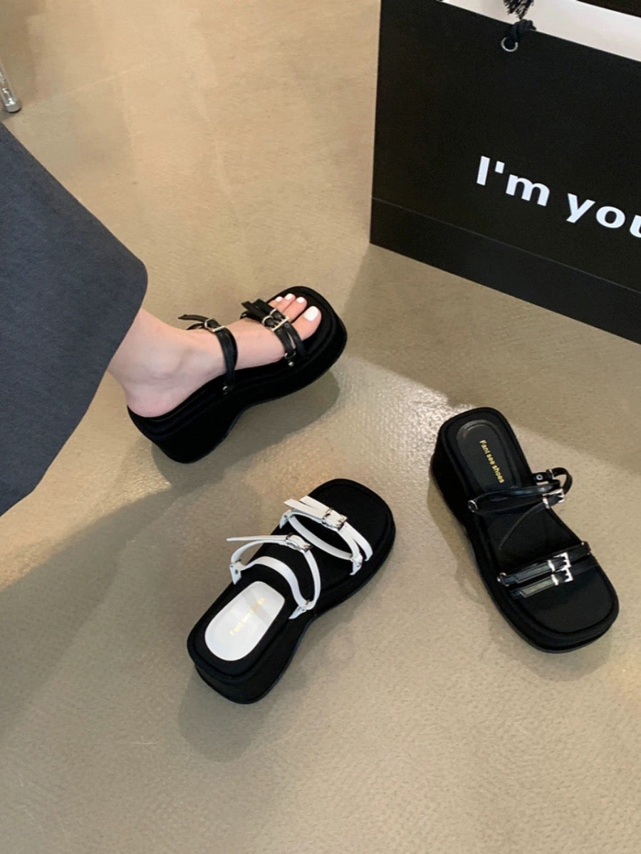 [GAseven Xiaoqijia] Korean version of the thick-bottomed open-toed beach sandals and slippers female niche design Roman slippers