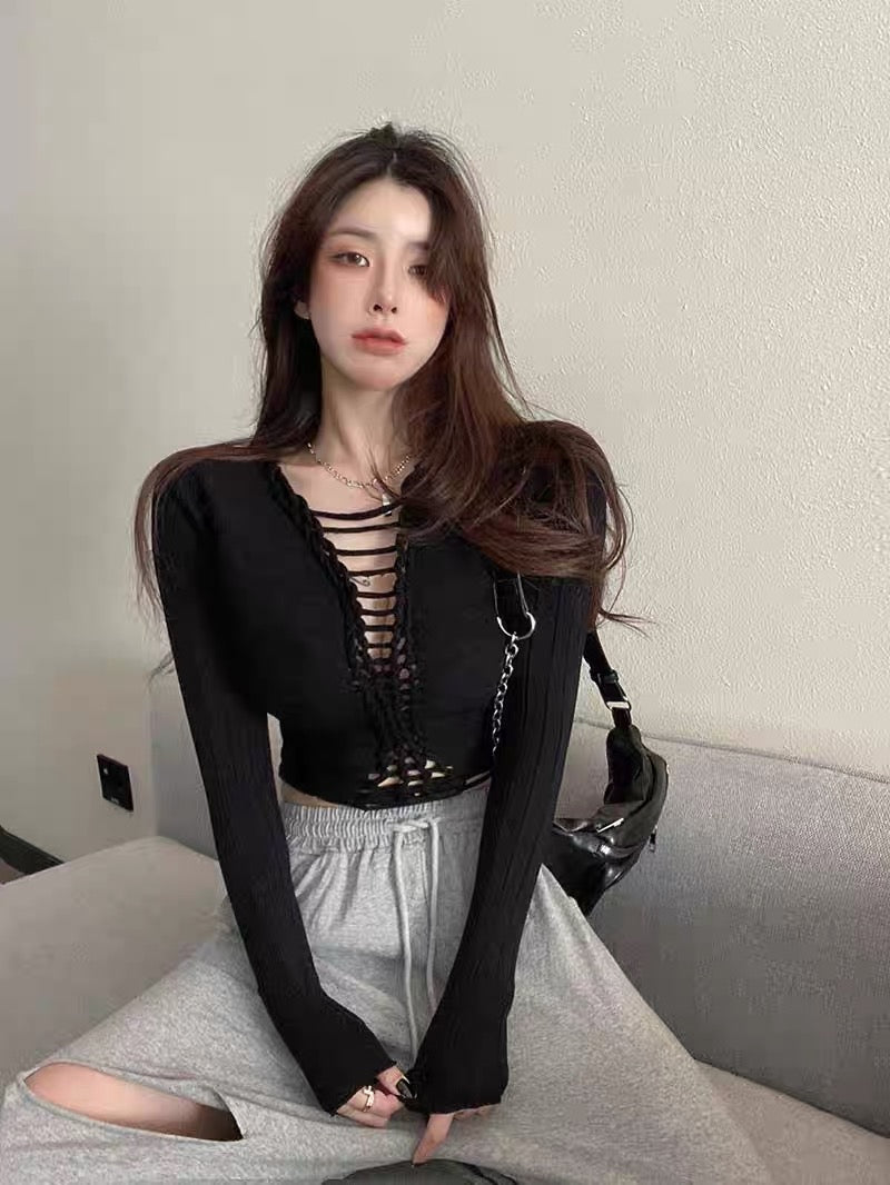 2023 new short sexy babes long-sleeved hollow tops with ice silk bottoming knitwear women's spring, autumn and winter foreign style