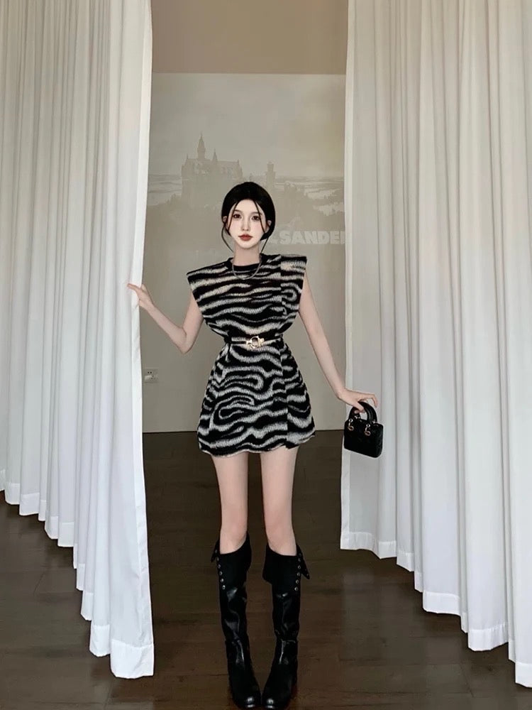 Royal sister temperament striped sleeveless dress female summer slim waist round neck A-line skirt sexy off-shoulder slit skirt