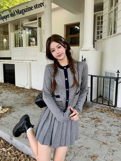 Xiaoxiangfeng long-sleeved color-blocking knitted cardigan high waist pleated A-line skirt female autumn new fashion daughter suit