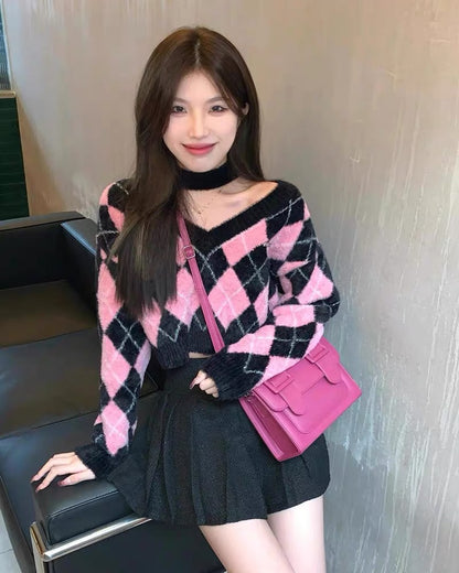 College style rhombus V-neck sweater for women spring 2023 new Korean style hot girl outer wear loose temperament top short style