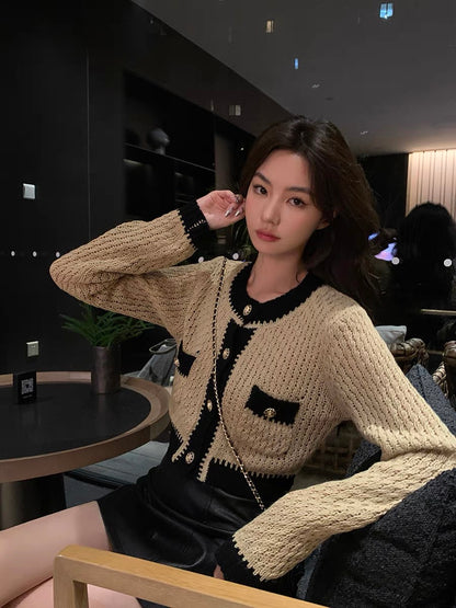 Qiu Rouyao's new contrasting color splicing round neck long-sleeved cardigan short sweater chic ice silk autumn sweater for women (S141)