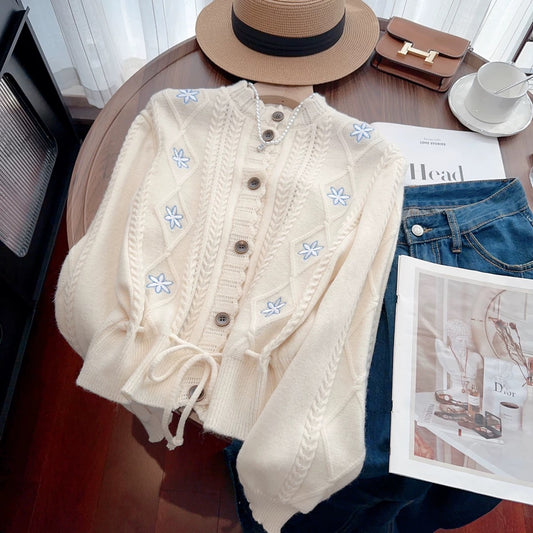 Nancy Cici’s reserved style recommendation~Sweet embroidered straps to tighten the waist and slim down the knitted cardigan sweater for women in autumn