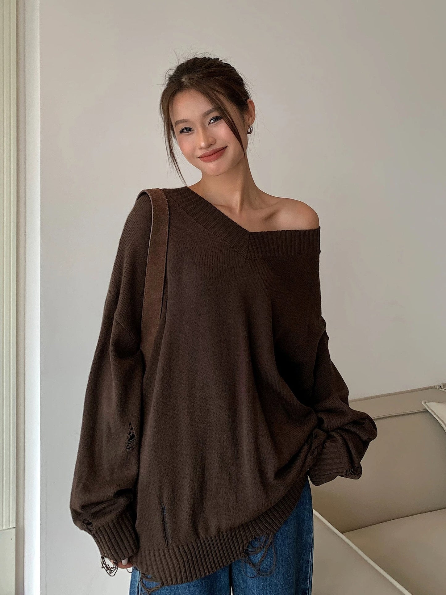 ousph Brown V-neck Loose Sweater Women's 2024 Autumn and Winter Distressed Holes Niche Temperament Bottoming Sweater