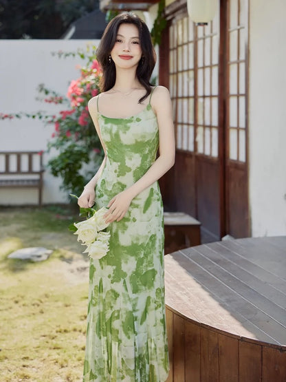 French green suspender dress for women in summer 2024 new style, beautiful temperament, high-end sense, slim floral fishtail skirt