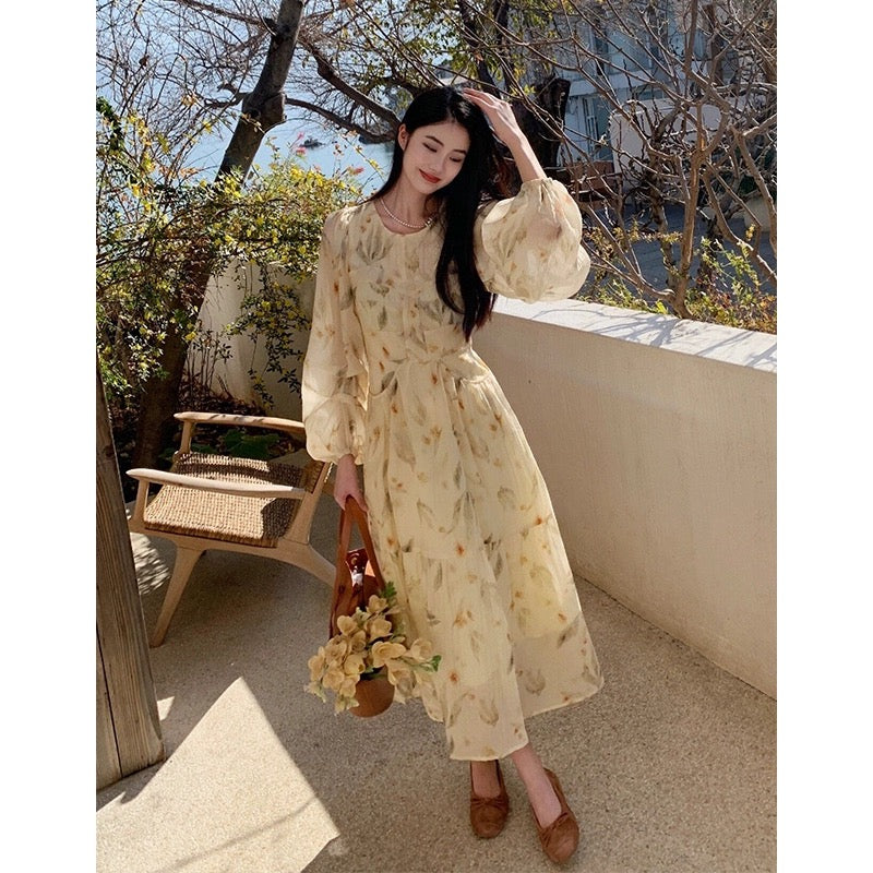 French retro lantern sleeve floral dress for women 2024 early spring new style high-end temperament holiday style long skirt