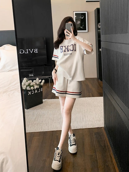 White short-sleeved casual sportswear suit for women in summer for small Internet celebrities, fashionable age-reducing shorts two-piece set