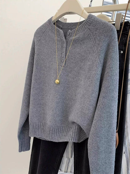 Gray pullover short sweater for women in autumn and winter, outer wear and inner wear 2024 new hot style knitted top for small people