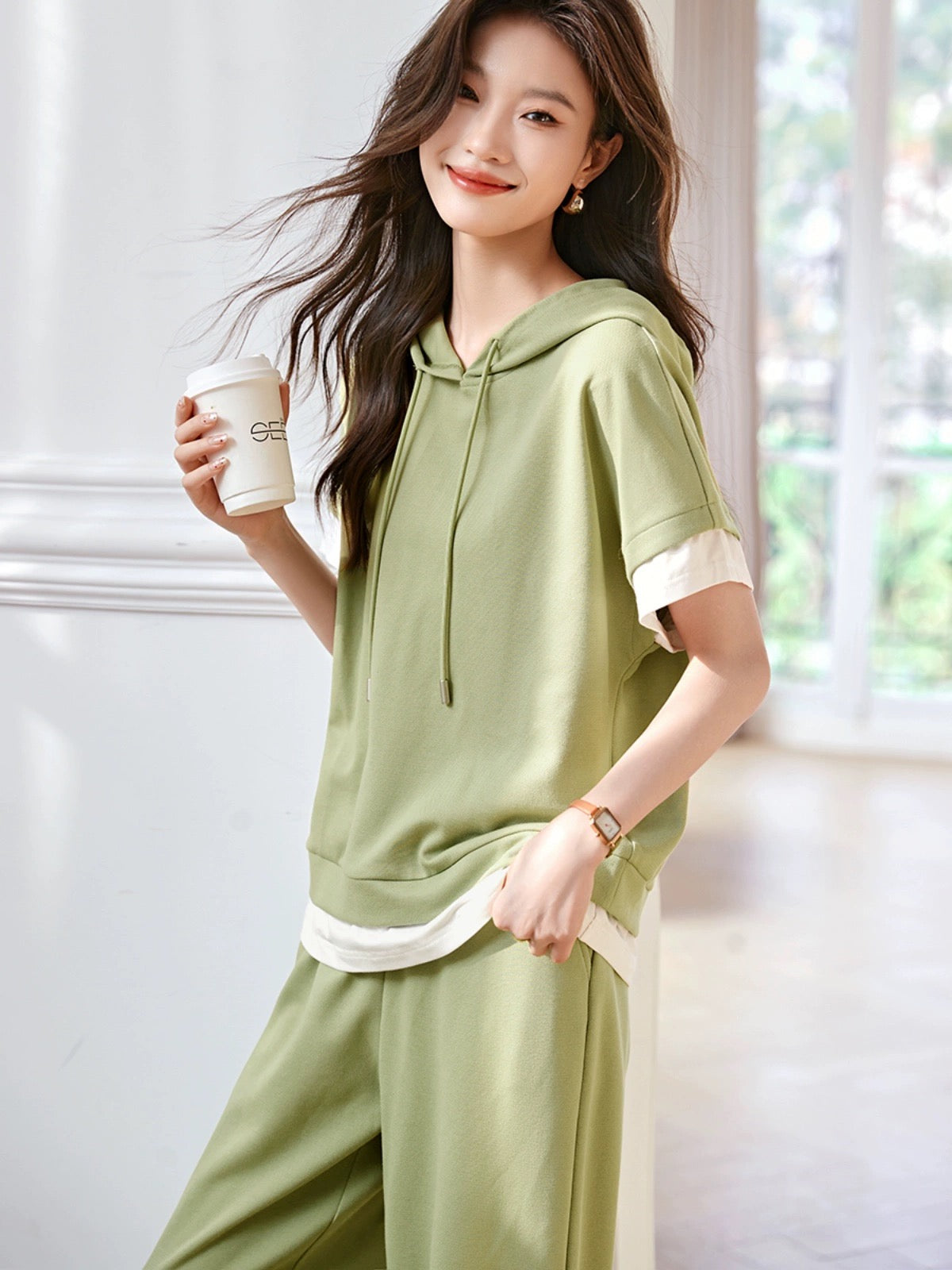 Mohan Yimei Casual and Fashionable Suit 2024 Summer New Contrast Color Fake Two-piece Hooded Two-piece Suit