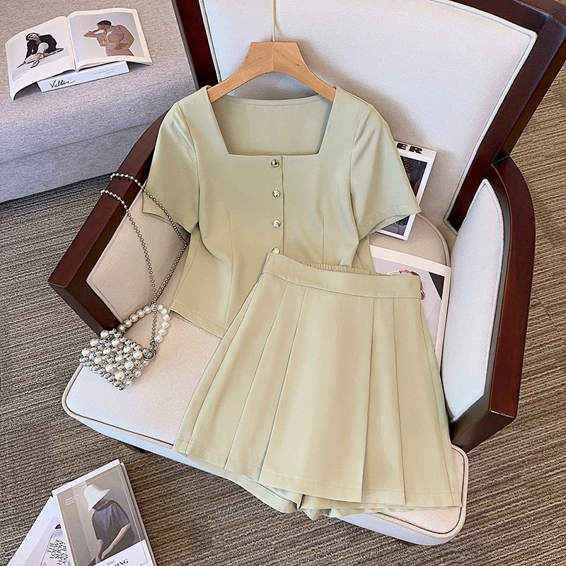 Plus size women's fat mm summer new style 2024 fashionable and versatile temperament square collar top covering crotch pleated skirt two-piece set