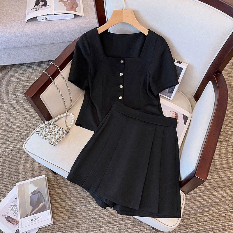 Plus size women's fat mm summer new style 2024 fashionable and versatile temperament square collar top covering crotch pleated skirt two-piece set