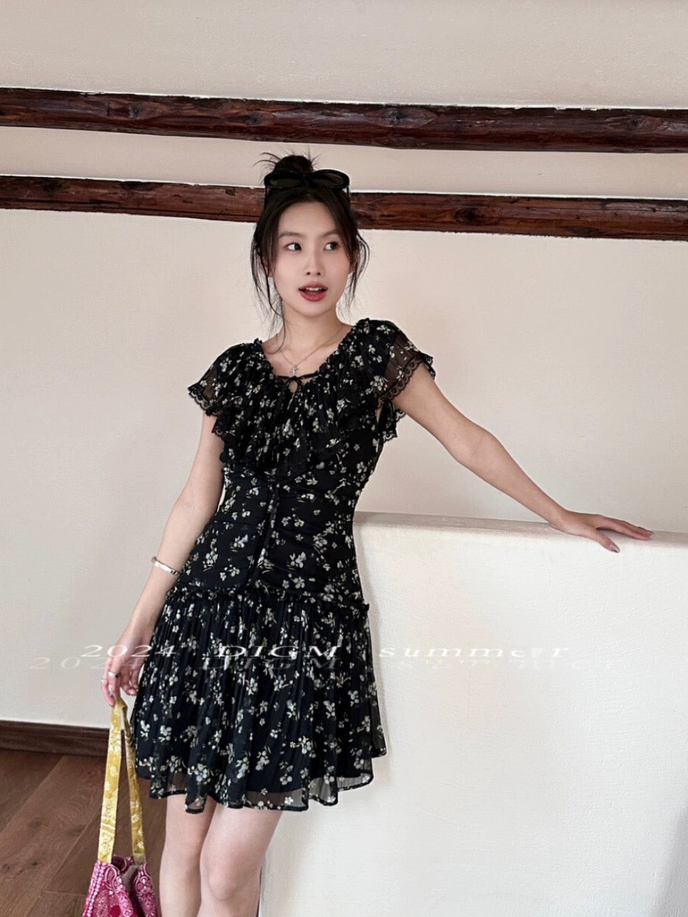 DIGM French retro sweet temperament floral v-neck waist slim short dress summer flying sleeve short dress