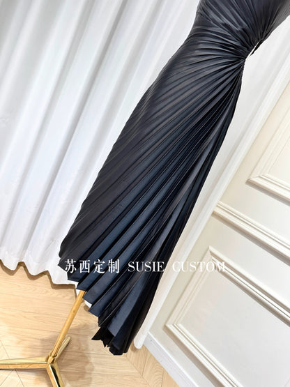 High-definition French retro Hepburn style exquisite slanted shoulder, hollow, exposed waist, pleated, large hem satin dress, slimming