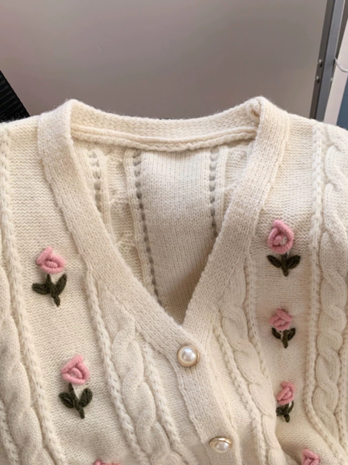 Three-dimensional flower vest short knitted cardigan with Japanese style layered spring woolen vest for women Korean style vest