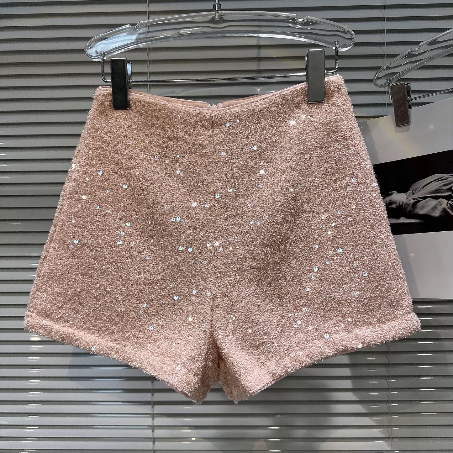 Internet celebrity same style 2024 autumn new dark hot girl sequined tweed solid color slim straight three-quarter shorts