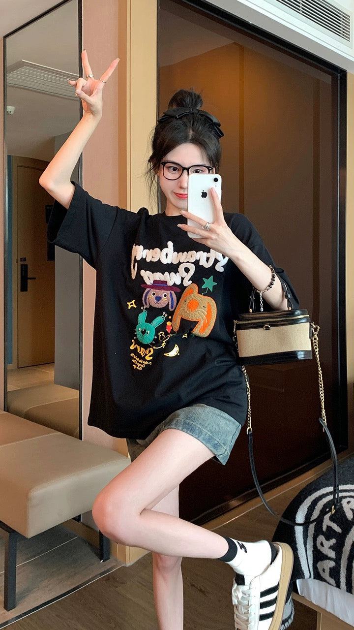 Black rabbit short-sleeved t-shirt women's summer 2023 new European goods heavy industry age-reducing foreign style design sense shoulder top