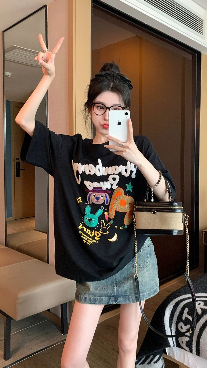 Black rabbit short-sleeved t-shirt women's summer 2023 new European goods heavy industry age-reducing foreign style design sense shoulder top