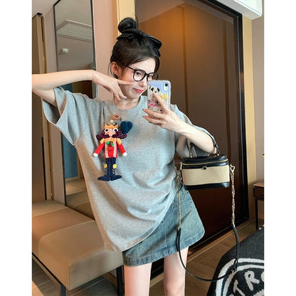 Three-dimensional doll short-sleeved t-shirt women's summer niche design sense European goods heavy industry gray shoulder top foreign style age reduction