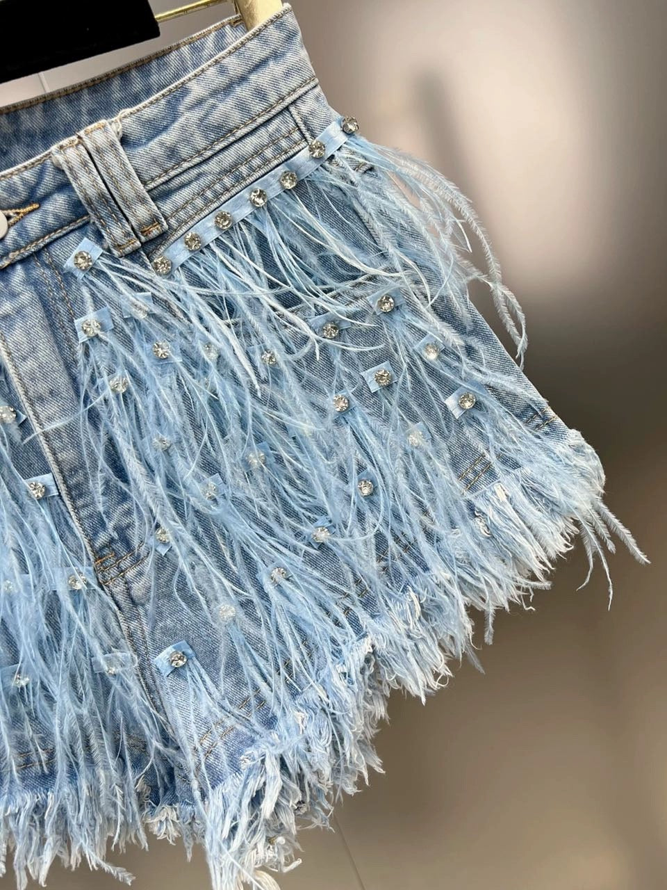 Grapefruit MM 2023 summer ostrich feather decoration inlaid diamond raw edge pure desire ins wind heavy industry thin denim shorts