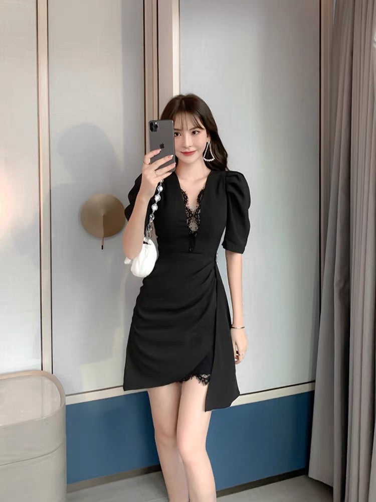 European station temperament celebrity little black dress V-neck stitching lace puff sleeve dress female summer lotus leaf A-line skirt