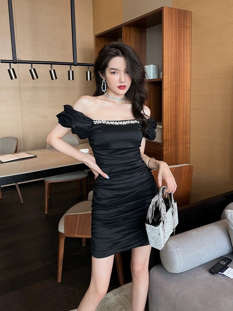 European station square neck temperament party dress sexy one-shoulder slim pleated bag hip light luxury lady dress