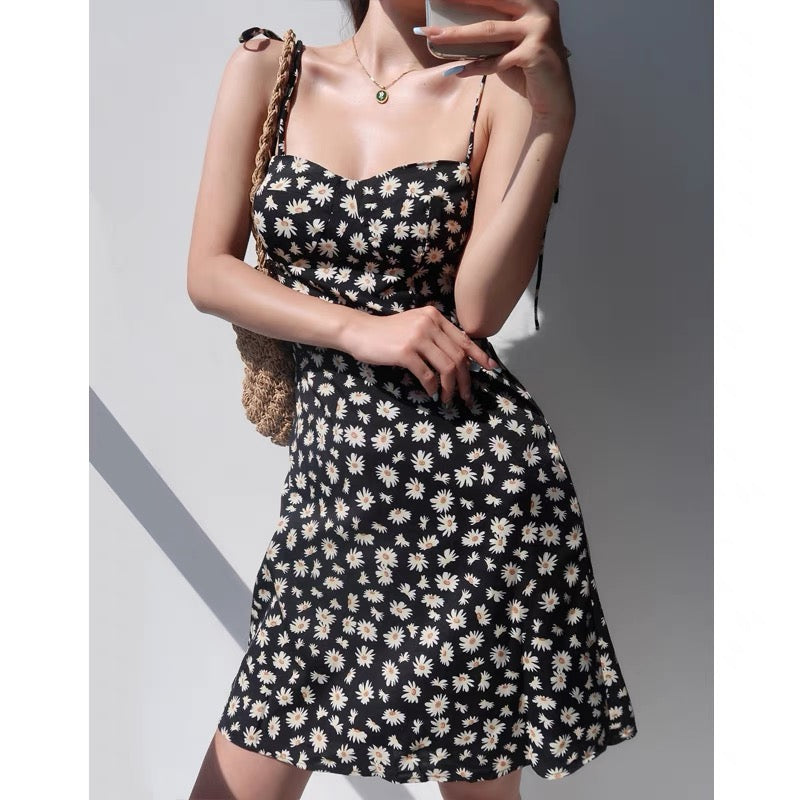 French romantic dark daisy lace sling dress female retro floral waist thin holiday style skirt