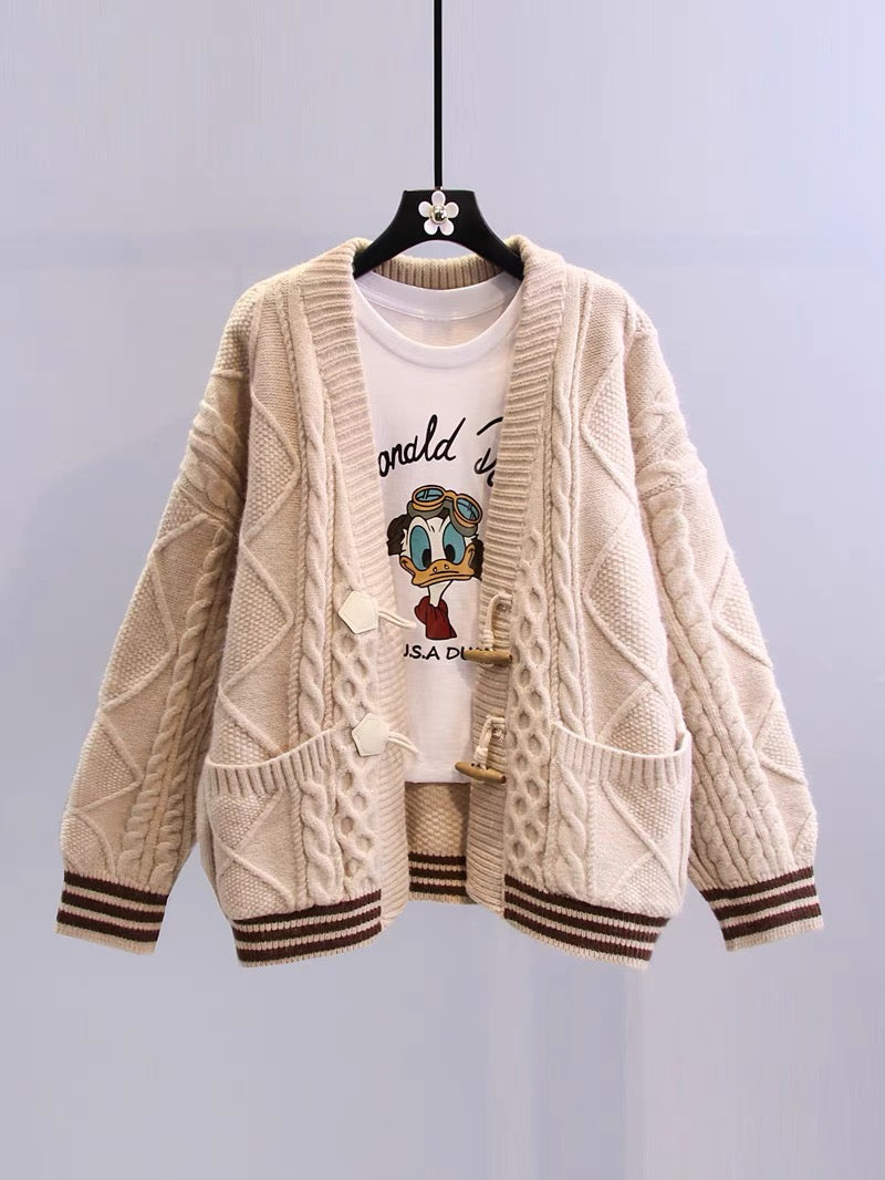 2022 autumn and winter new style twist sweater coat women's Japanese style loose and lazy style outside wearing horn button knitted cardigan