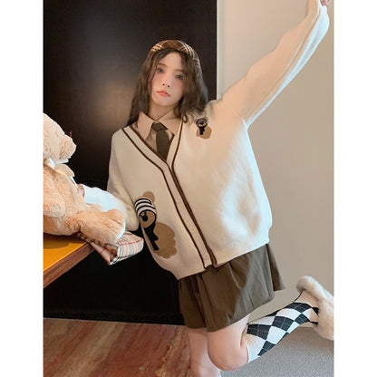 Design sense embroidered bear sweater coat autumn and winter 2022 new chic foreign style V-neck long-sleeved knitted cardigan women