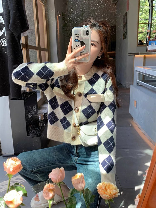 Da C Lai Ye Lingge cardigan knitted jacket women's autumn 2022 new Korean version high-end retro sweater top