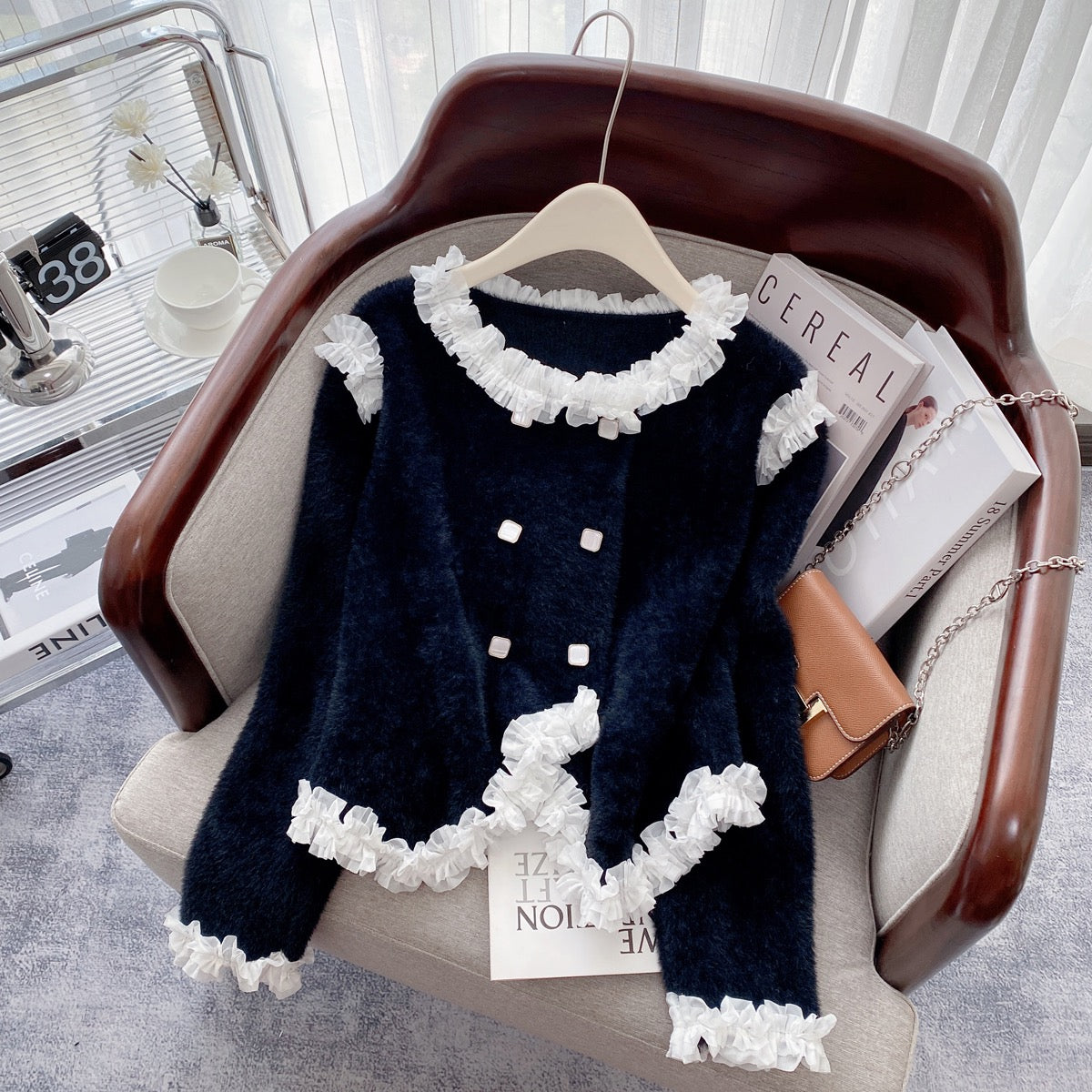 2022 autumn and winter new style small fragrant style knitted cardigan jacket women's design sense wood ear stitching mink fleece sweater trend