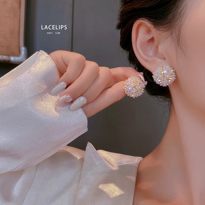 Light luxury niche design sense flower earrings cold wind earrings 2023 new trendy super fairy high-end sense earrings for women