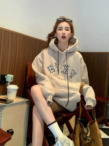 Big C Lai Ye Checkerboard Letter Raglan Sleeve Sweater Women's Autumn and Winter Long Sleeve Velvet Versatile Hooded Drawstring Top